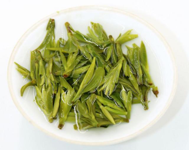 经常喝绿茶好吗（经常喝红茶有什么好处和坏处吗）